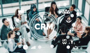 İş satış pazarlama sistemi konsepti için CRM Müşteri İlişkileri Yönetimi CRM veritabanı analizini desteklemek için hizmet uygulamasının fütüristik grafik arayüzünde sunulmuştur. uds