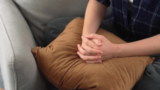 Ondersteunende Troostende Handen Vrolijken Depressief Geduldig Persoon Gestresste Geest Met — Stockvideo