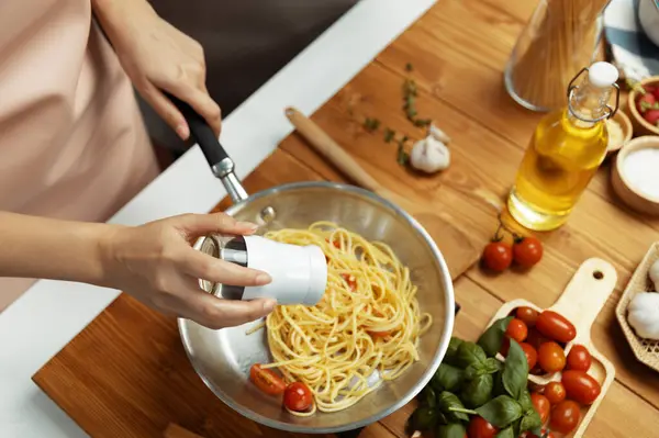 Close Hand Chef Influencer Cooking Spaghetti Mix Ingredient Taking Frying — Stock Photo, Image