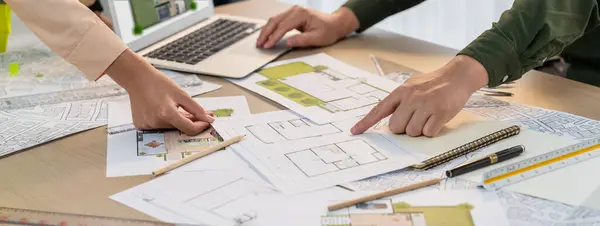 Professional Architect Shows Mistake Structure Blueprint While Analysis Comparison Picture — Stock Photo, Image