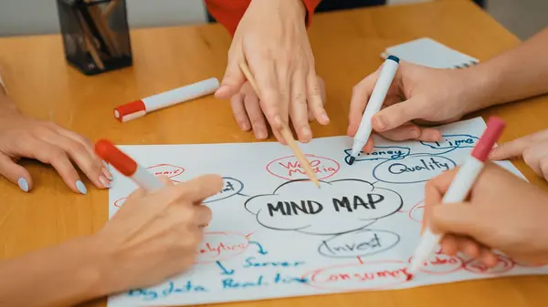 Närbild Skickliga Affärsmän Hand Brainstorming Arbeta Tillsammans Diskutera Marknadsföring Idé — Stockfoto