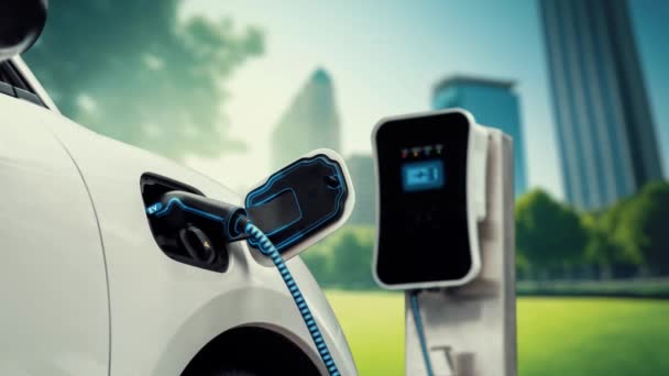 Електричний Автомобіль Заряджає Акумулятор Футуристичним Розумним Зарядним Пристроєм Від Станції — стокове відео