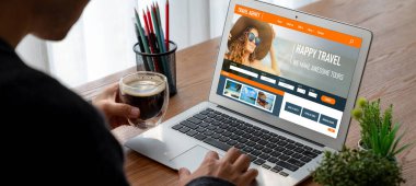 Model arama ve seyahat planlama için internet sitesi uçuş, otel ve tur rezervasyonları için anlaşma ve paket sunuyor