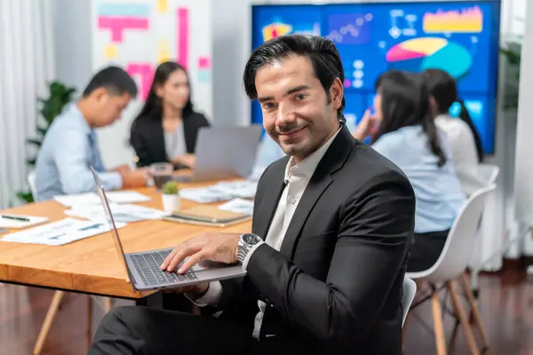 Portrait Businessman Analyst Looking Camera His Colleague Analyzing Data Analysis — Stock Photo, Image