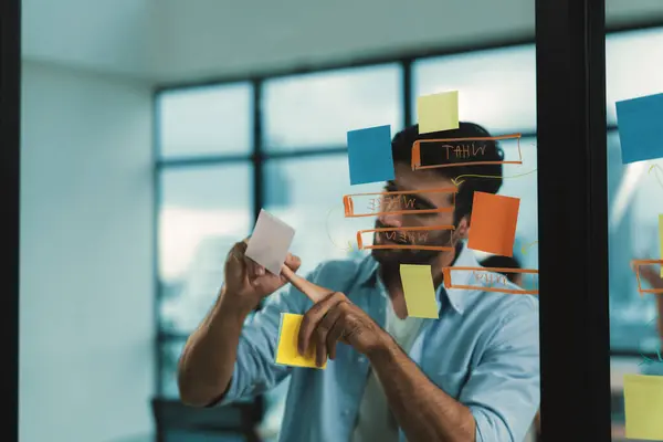 Smart Businessman Putting Sticky Notes Glass Wall Share Marketing Idea — Stock Photo, Image
