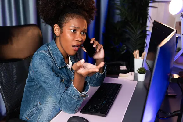 Amazed Young African Woman Looking Screen Monitor Laptop Calling Friend — Stock Photo, Image
