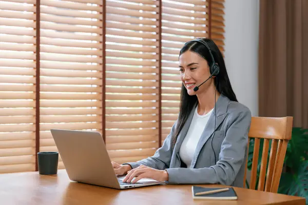 Female Call Center Operator Customer Service Helpdesk Staff Working Workspace — Stock Photo, Image