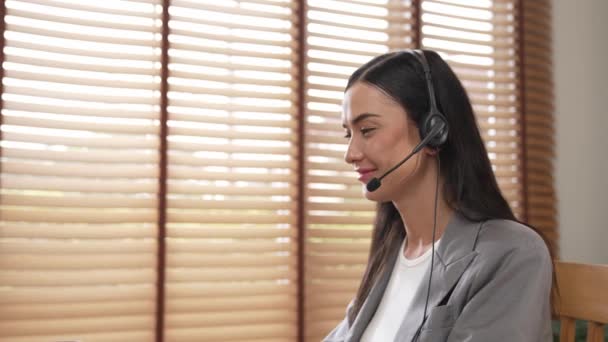 Operatore Del Call Center Femminile Personale Dell Helpdesk Del Servizio — Video Stock