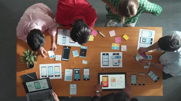 Akıllı Yazılım Geliştiricisinin Yazılım Geliştirme Planlama Üst Görünümü Cep Telefonu — Stok video