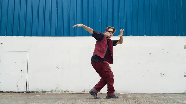 Snygg Streetdansare Som Tränar Break Dance Vit Bakgrund Sport Man — Stockfoto
