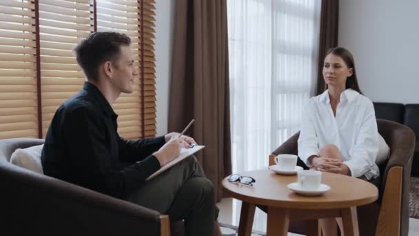 Psychologisch Consult Wint Aan Verbetering Geestelijk Probleem Jonge Patiënt Doet — Stockvideo