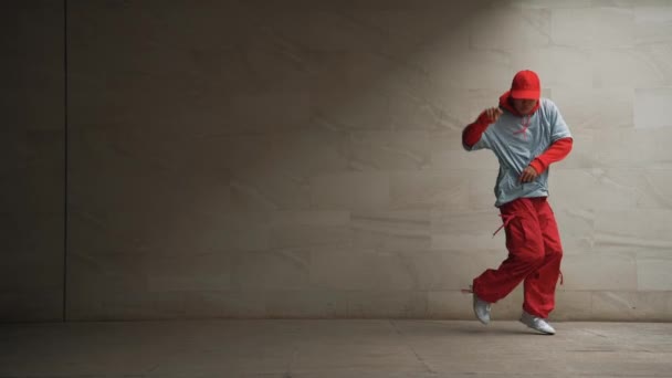 Profissional Asiático Hipster Executar Break Dancer Com Fundo Cinza Dançarino — Vídeo de Stock