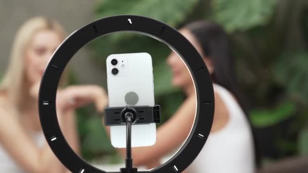 Focus Light Ring Phone Camera Live Streaming Two Beautiful Woman — Stok Video