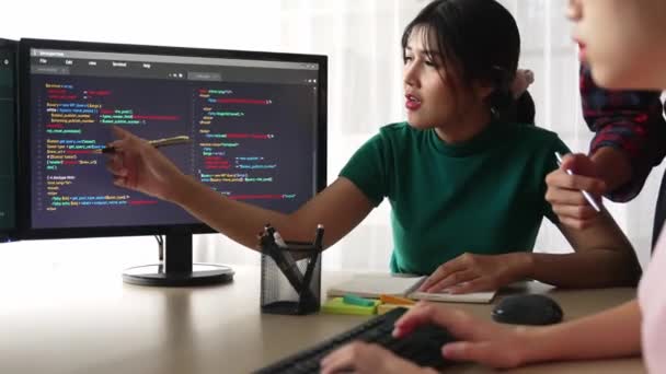 Slow Motion Back End Software Ontwikkelaar Ingenieur Voor Computer Programmering — Stockvideo