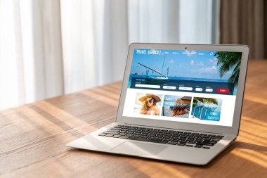 Model arama ve seyahat planlama için internet sitesi uçuş, otel ve tur rezervasyonları için anlaşma ve paket sunuyor