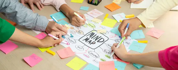 Professionelle Startup Gruppe Teilen Kreative Marketing Idee Indem Sie Mindmap — Stockfoto