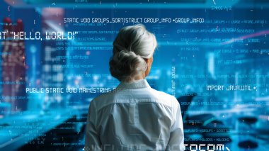 Üst düzey kadın programcı yapay zeka güdümlü pazarlama çözümleri için LISP Açık Robot Hologramı aracılığıyla yazılım analiz ediliyor.