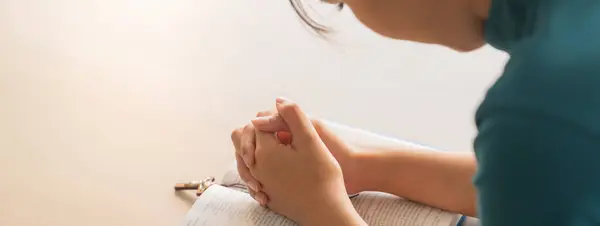 Female Folding Hand Pray God Faithfully Believe God Blessing Happiness — Stock Photo, Image