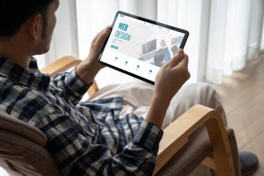 Web sitesi tasarım yazılımı çevrimiçi perakende ticaret ve e-ticaret için model şablonu sağlar