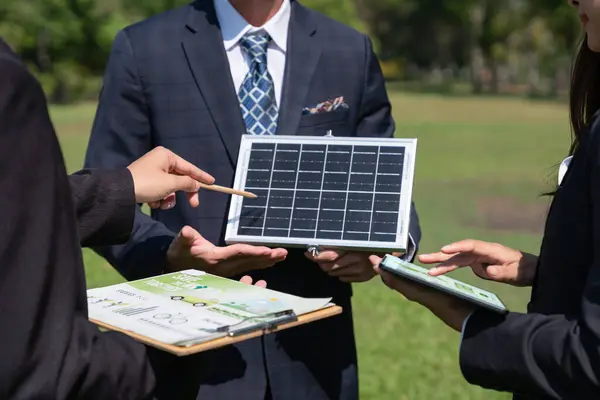 Reunião Negócios Livre Sobre Energia Solar Grupo Empresários Trabalhando Brainstorming — Fotografia de Stock