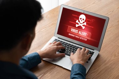 Bilgisayar ekranındaki virüs uyarısı mobil siber tehdit, hacker, bilgisayar virüsü ve kötü amaçlı yazılım tespit edildi