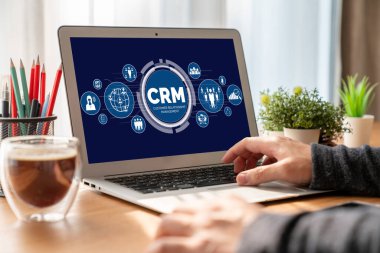 CRM işletme ve işletme için modern bilgisayarda müşteri ilişkileri yönetim sistemi