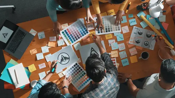 Top Aerial View Designer Looking Logo While Project Manager Choosing — Stock Photo, Image