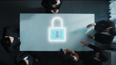 Çeşitli iş adamlarından oluşan bir grup, ağ güvenliği hologramıyla teknoloji mahremiyetinin korunması hakkında fikir alışverişinde bulunuyor ve beyin fırtınası yapıyor. Bir grup akıllı proje yöneticisi pazarlama stratejisini paylaşıyor. Müdürlük.
