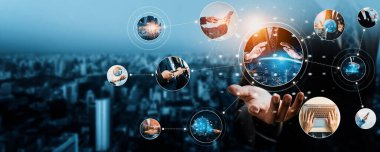 İletişim teknolojisi, akıllı bağlantı IOT ve insan ağ teknolojisi kavramı. Güvenli internet ağına ve bulut hesaplama sunucularına bağlanmak için bağlantı aygıtı kullanan insanlar