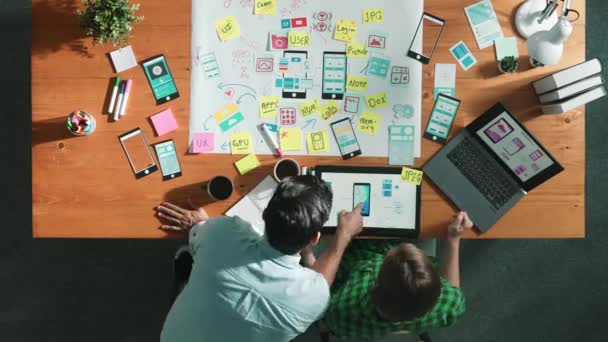 Time Lapse Smart Manager Arbetar Tillsammans För Att Utveckla Design — Stockvideo