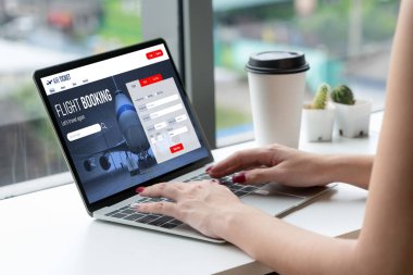 Online uçuş rezervasyon sitesi mod rezervasyon sistemi sağlar. Seyahat teknolojisi kavramı .