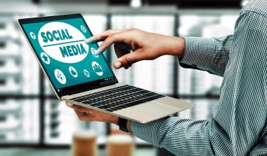 Sosyal medya ve gençlerin ağ konsepti. Dijital sektörde müşteri etkileşimini sağlamak için çevrimiçi sosyal bağlantı ağını ve medya kanallarını gösteren modern grafik arayüzü. uds