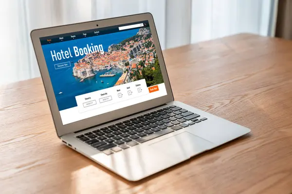 Online Hotel Accommodatie Boeken Website Bieden Modish Reserveringssysteem Reistechnologieconcept — Stockfoto