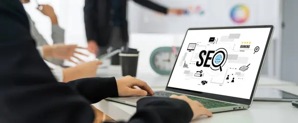 コンピュータ画面に表示される電子商取引やオンライン小売業のSeoの検索エンジン最適化 — ストック写真