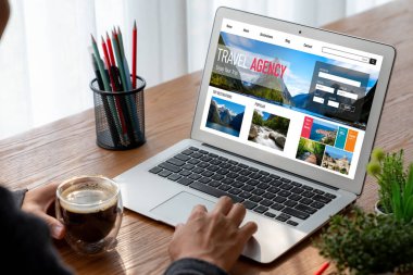 Model arama ve seyahat planlama için internet sitesi uçuş, otel ve tur rezervasyonları için anlaşma ve paket sunuyor