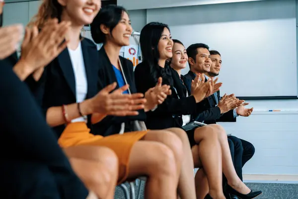 Professional Young Asian Caucasian Audience Applauding Group Meeting Presentation Partnership — Stock Photo, Image