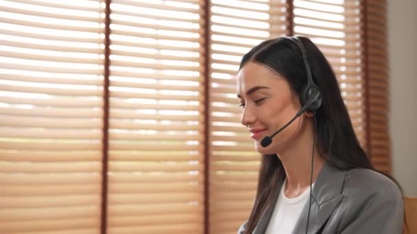 Operadora Centro Llamadas Personal Atención Cliente Que Trabaja Espacio Trabajo — Vídeos de Stock