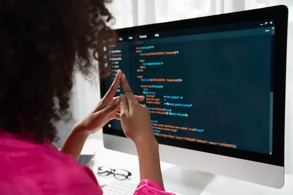 Afro Amerikaanse Vrouwen Programmeren Ontwikkelaar Codering Software Project Computer Scherm — Stockfoto
