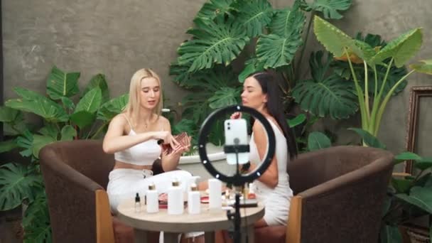 Two Beautiful Content Creator Making Natural Beauty Cosmetic Tutorial Green — Stock Video