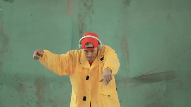 Kaukasische Hipster Shows Voetstappen Oefenen Straat Stedelijke Stad Breek Danser — Stockvideo