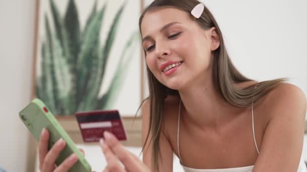 온라인 카드로 스마트폰에 디지털 지갑을 침대에 모바일 인터넷을 상거래 Adit은 — 비디오