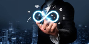 İş adamı sonsuz olasılıkları ve sonsuzluğun özünü benimser, fırsatları keşfetmek için ilham verir. Sonsuzluğun ve olasılıkların birleştiği bir dünyaya dal ve potansiyel FaaS 'leri keşfet.