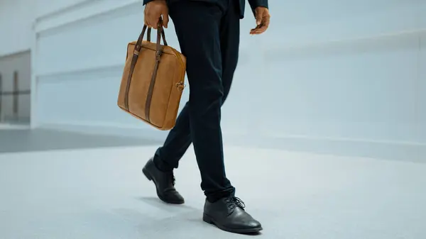 Closeup Professional Business Man Leg Walking While Holding Bag Cropped — Stock Photo, Image