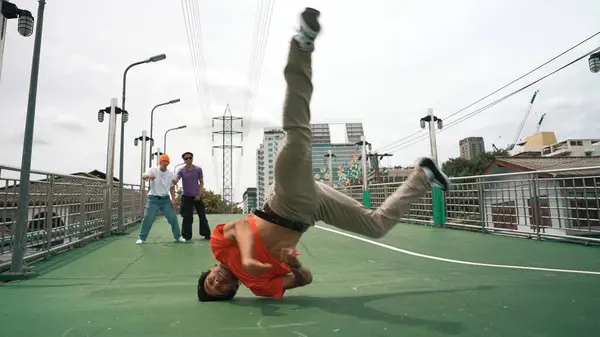 Young Happy Hipster Perform Break Dancing Foot Step Friend Moving — Stock Photo, Image