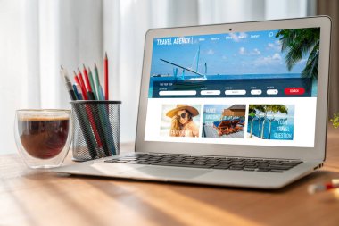 Model arama ve seyahat planlama için internet sitesi uçuş, otel ve tur rezervasyonları için anlaşma ve paket sunuyor