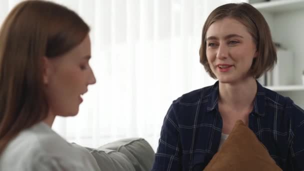 Šťastný Pacient Psycholog Vyměňovat Duševní Zdraví Konverzace Klinice Pozitivními Emocemi — Stock video