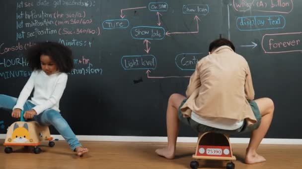 Diverse Children Drive Car Toy Blackboard Engineering Prompt Coding Program — Stok Video