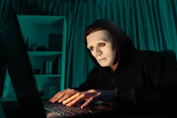 Bílá Kriminální Anonymní Maska Instalující Kódování Hesla Šifrování Pomocí Programování — Stock fotografie