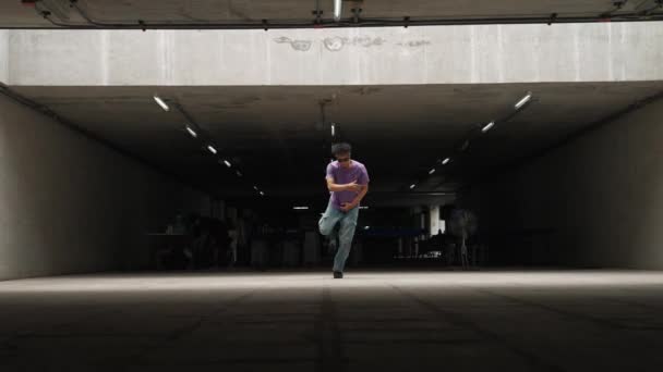 Egy Csoport Vonzó Ázsiai Hipszter Gyakorló Break Táncos Építkezésen Stílusos — Stock videók