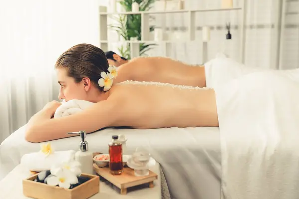Glückselige Paar Kunden Bei Peeling Behandlung Luxus Wellness Salon Mit — Stockfoto